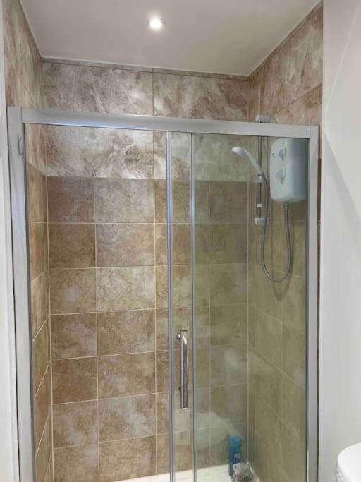 Newly Built Large Garden Ensuite Guest Studio Borehamwood Luaran gambar