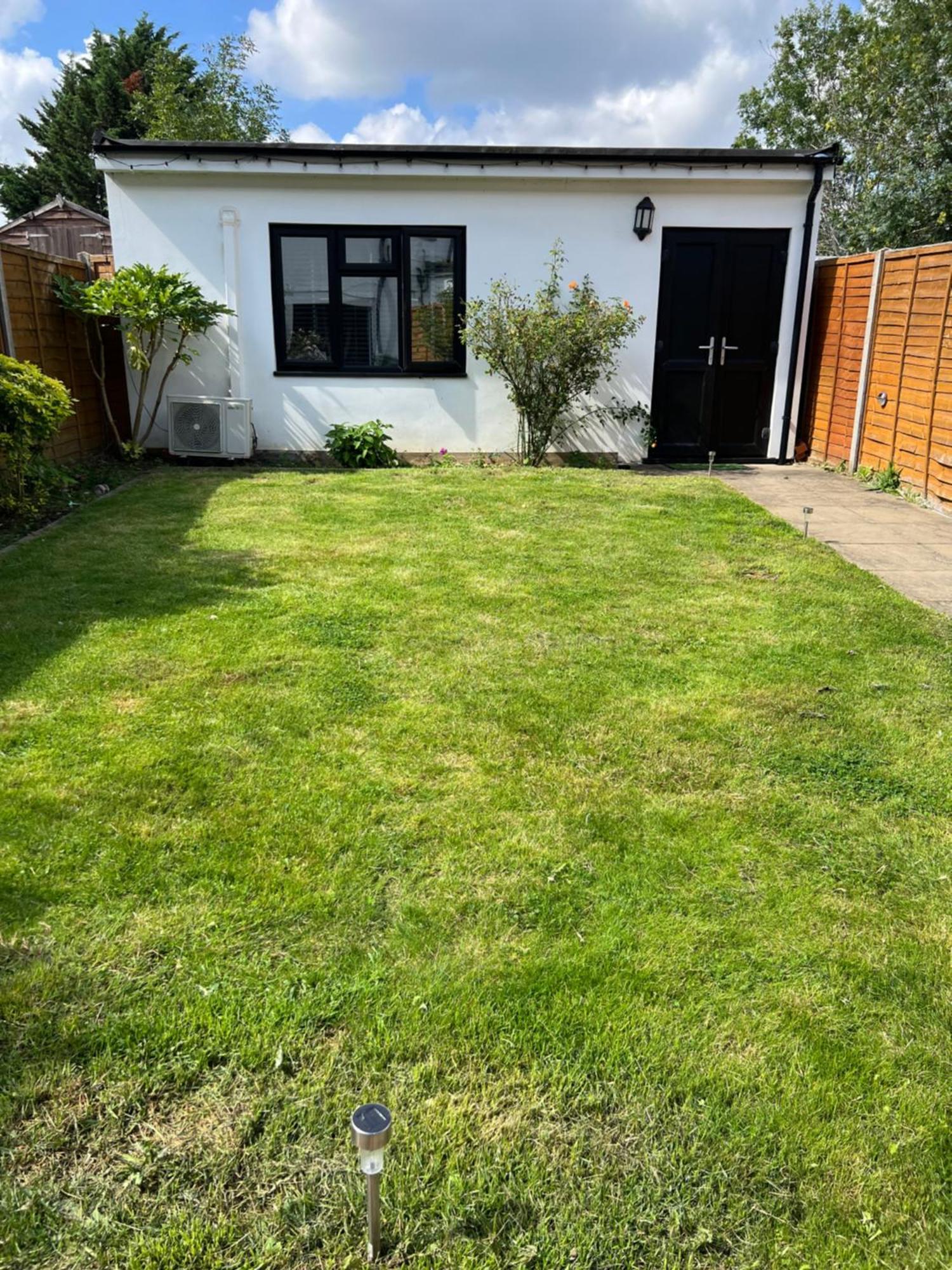 Newly Built Large Garden Ensuite Guest Studio Borehamwood Luaran gambar
